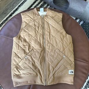 Men’s North face vest, size small tan